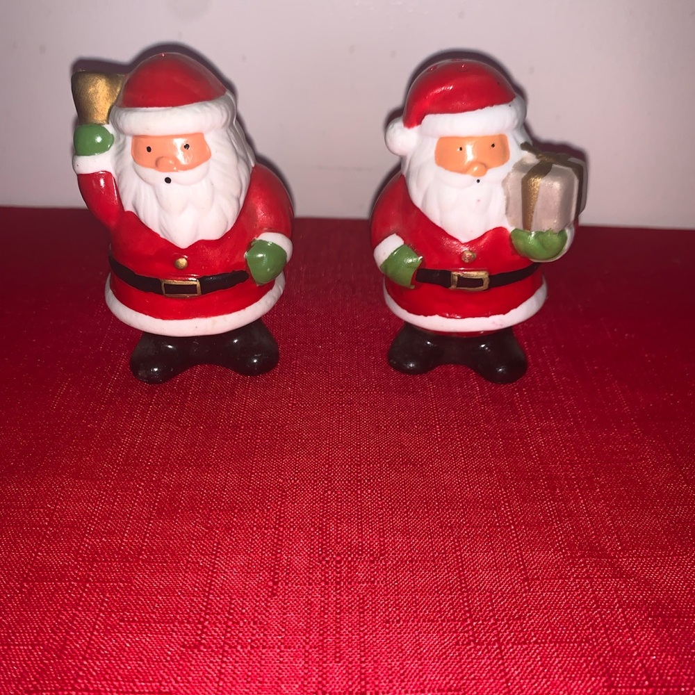 VINTAGE SANTA CLAUS CHRISTMAS BELL RINGER & GIFT SALT & PEPPER SHAKER